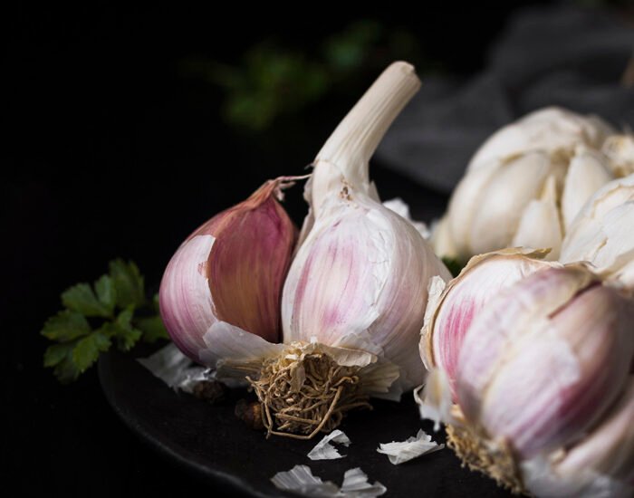 garlic-ingredient-plate